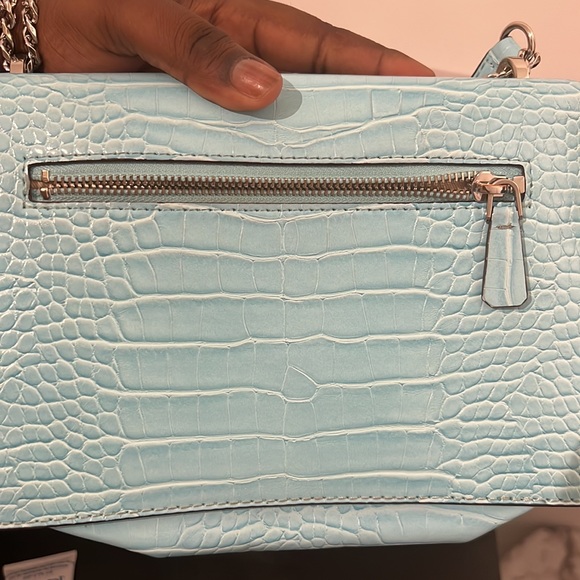 A Beautiful guess who has been wear just sometimes - Picture 3 of 4